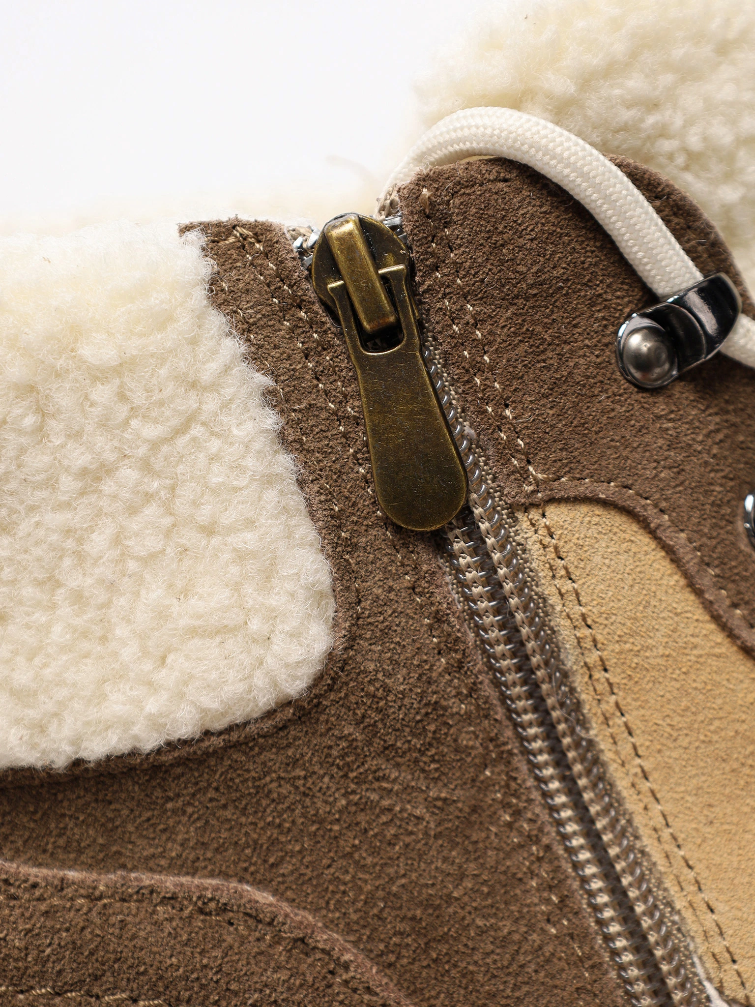 Кроссовки комбинированные в стиле колор-блок на низкой подошве